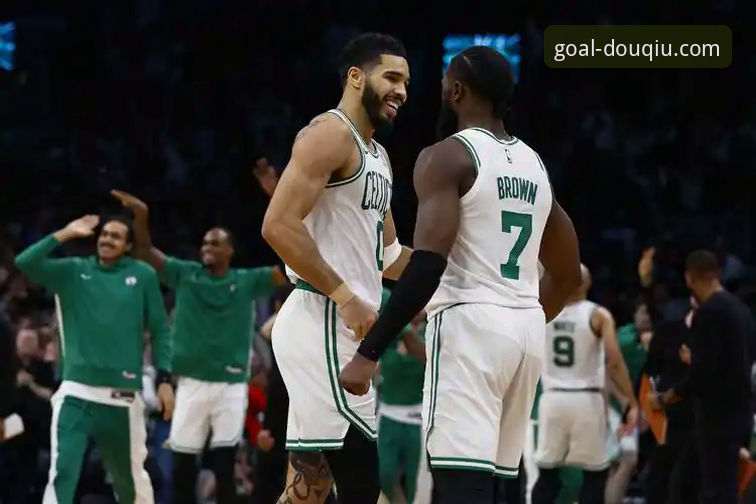 如何通过专业体育赛事直播平台最新版，深度复盘快船鹈鹕关键战役